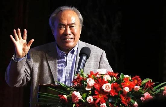 我们常常感叹我们民族的作家没有体现他们那么强大的意志力和不屈不挠的深刻个性。